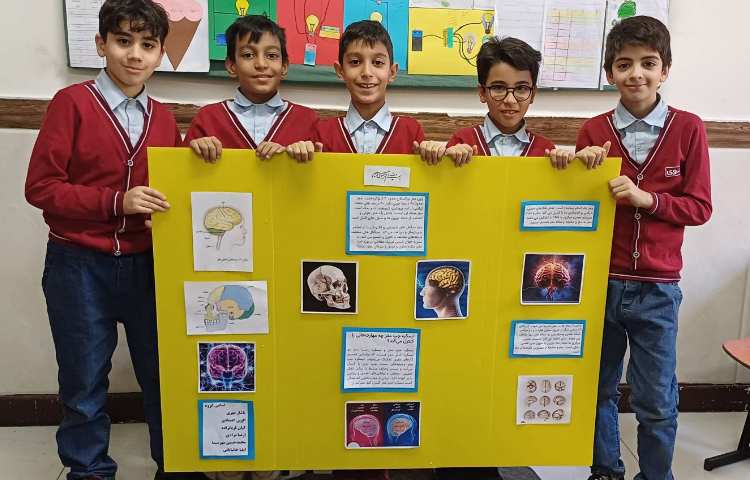 هفته ی ملی علوم- تکمیل پوستر چهار گروه 8