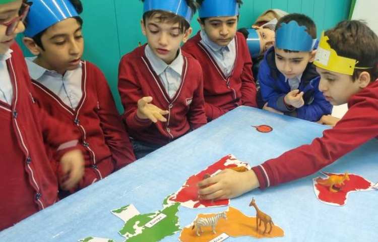 هفته ی ملی علوم پروژه ی زبان تدریس قاره ها و حیوانات هر قاره 5