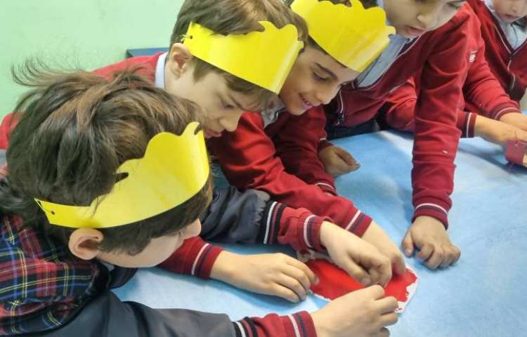 هفته ی ملی علوم پروژه ی زبان تدریس قاره ها و حیوانات هر قاره 8