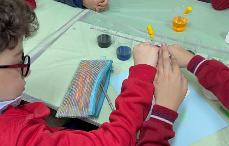 هفته ی ملی علوم پروژه ی چکه های رنگی 2