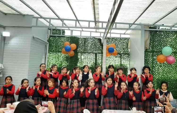 همخوانی زیبای نوآموزان برای مادران عزیز