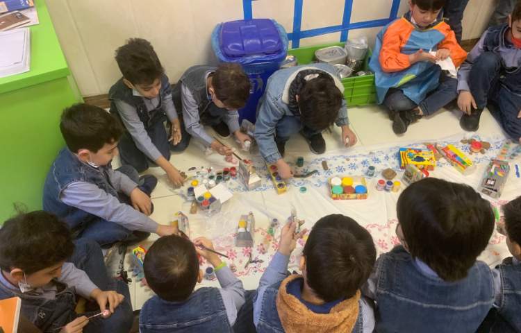 هنر-جلسه دوم رنگ امیزی سفال 1