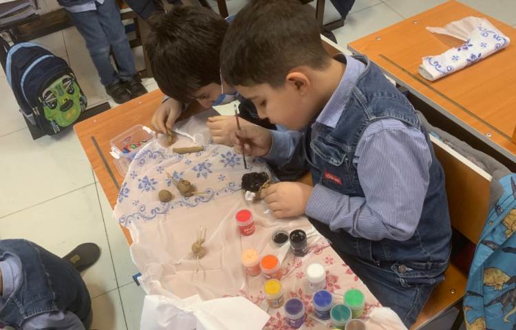 هنر-جلسه دوم رنگ امیزی سفال 3