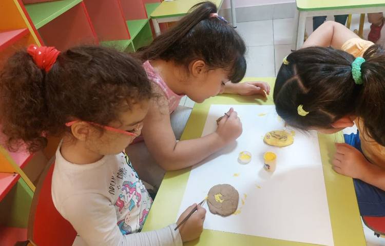 هنر:رنگ آمیزی سفال و کاردستی بستنی قیفی 2