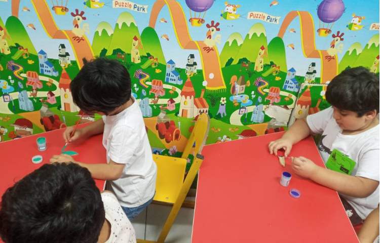 هنر:رنگ آمیزی ماهی سفالی 2