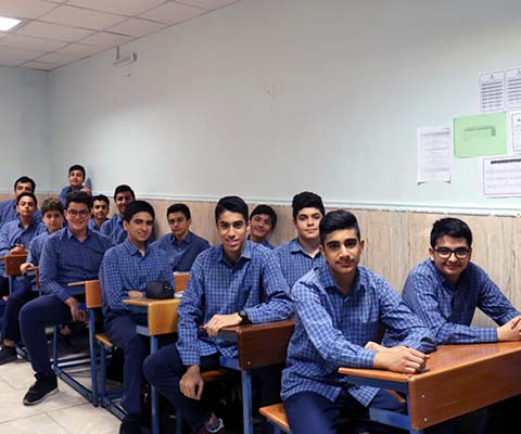 از زبان های خارجی غیر انگلیسی، استقبال چندانی نمی‌شود