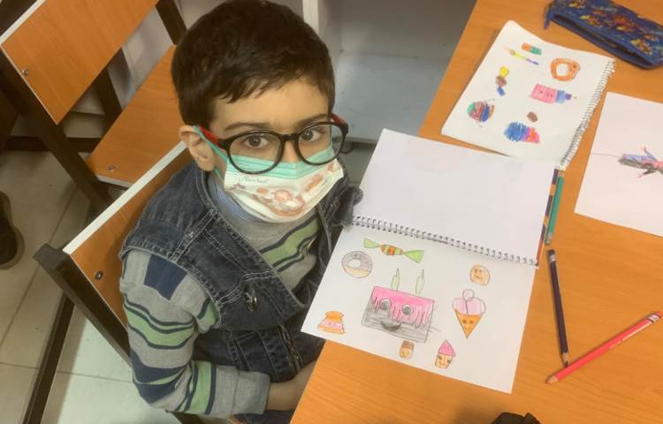 هنر-نقاشی با موضوع شیرینی مورد علاقه