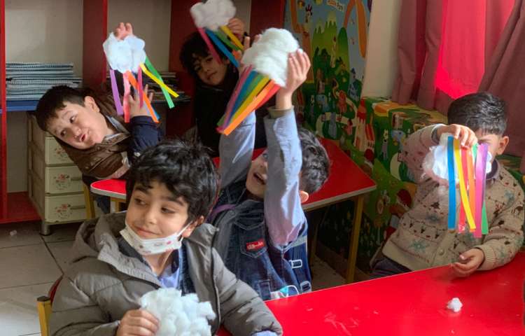 هنر-کاردستی کلاژ ابرو و رنگین کمان 4