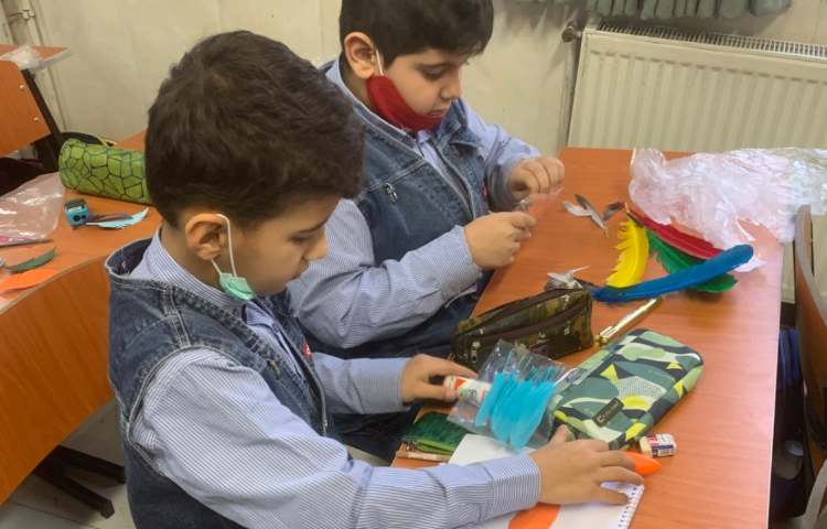 هنر-کاردستی کلاژ با پر