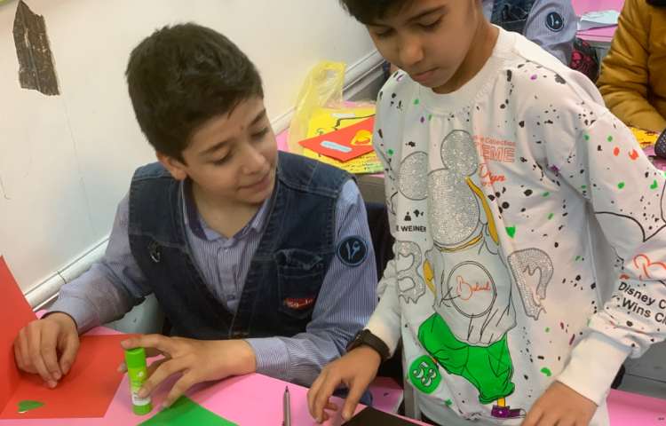 هنر - به مناسبت روز مادر کارت پستال درست کردند 3