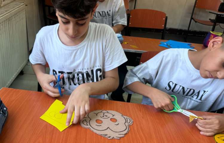 هنر - تزیین ماسک با ملزومات هنری 1