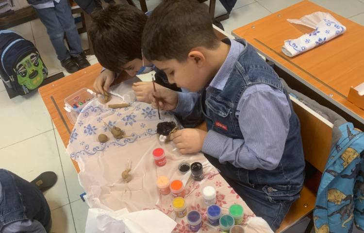 هنر- جلسه دوم رنگ امیزی سفال 3