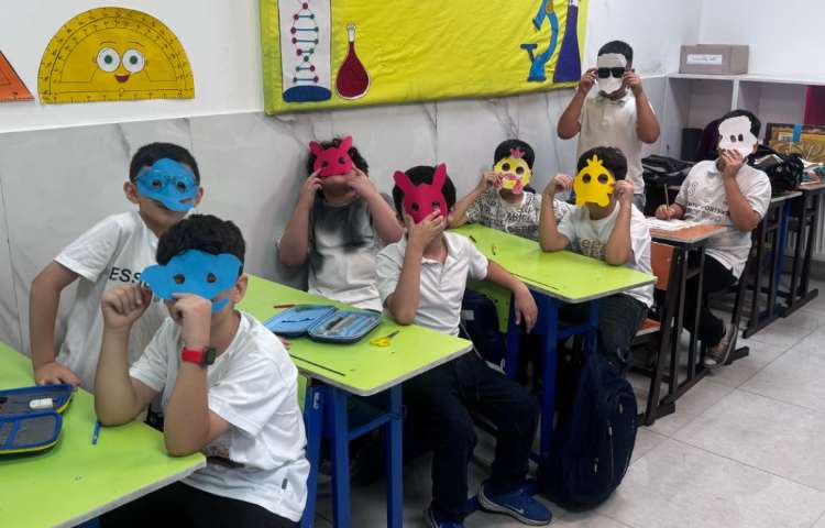 هنر -ساخت ماسک همراه با مقوا 1