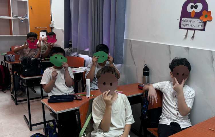 هنر- ساخت ماسک همراه با مقوا 2