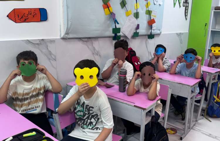 هنر -ساخت ماسک همراه با مقوا 2