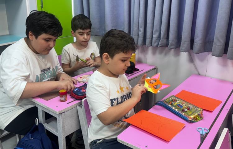 هنر -ساخت ماسک همراه با مقوا 3
