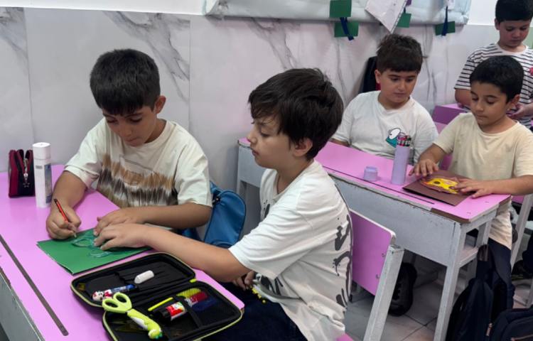 هنر -ساخت ماسک همراه با مقوا