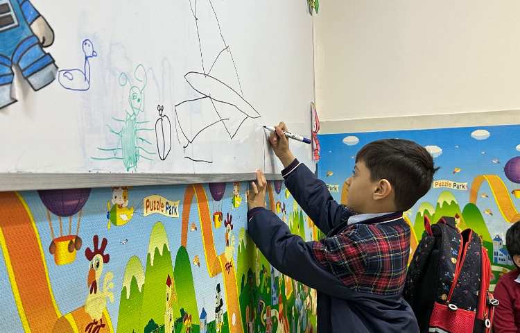 هنر - نقاشی خلاقانه پای تخته ای 1