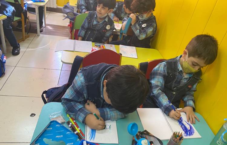 :هنر و خلاقیت،کشیدن شکل هندسی بیضی یا گردی دراز به شکل ماهی، کلاس بادبادک 3