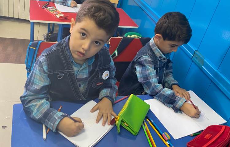 :هنر و خلاقیت،کشیدن شکل هندسی بیضی یا گردی دراز به شکل ماهی، کلاس شاپرک 1