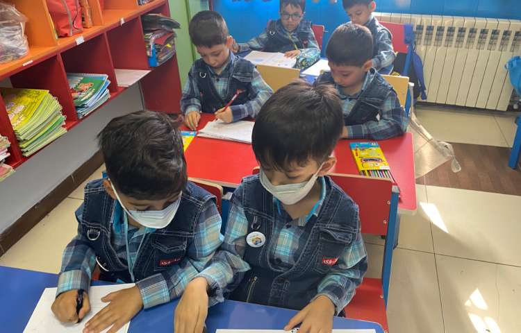 :هنر و خلاقیت،کشیدن شکل هندسی بیضی یا گردی دراز به شکل ماهی، کلاس شاپرک 2