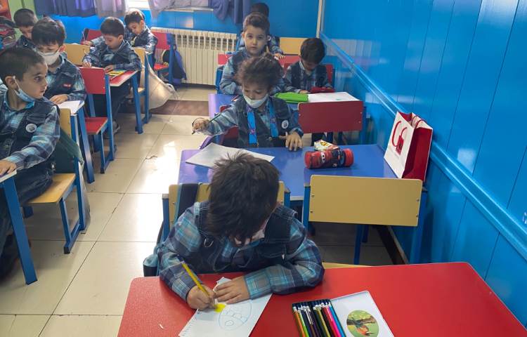 :هنر و خلاقیت،کشیدن شکل هندسی بیضی یا گردی دراز به شکل ماهی، کلاس شاپرک 4