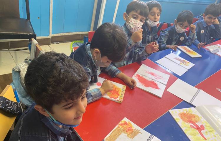 :هنر و خلاقیت، آموزش نقاشی برگ های پاییزی با رنگ انگشتی 1