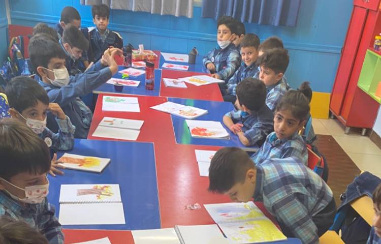 :هنر و خلاقیت، آموزش نقاشی برگ های پاییزی با رنگ انگشتی 3