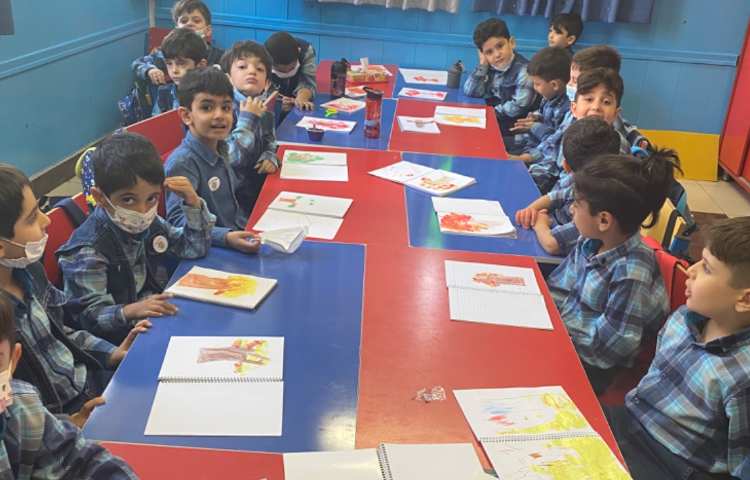 :هنر و خلاقیت، آموزش نقاشی برگ های پاییزی با رنگ انگشتی 4