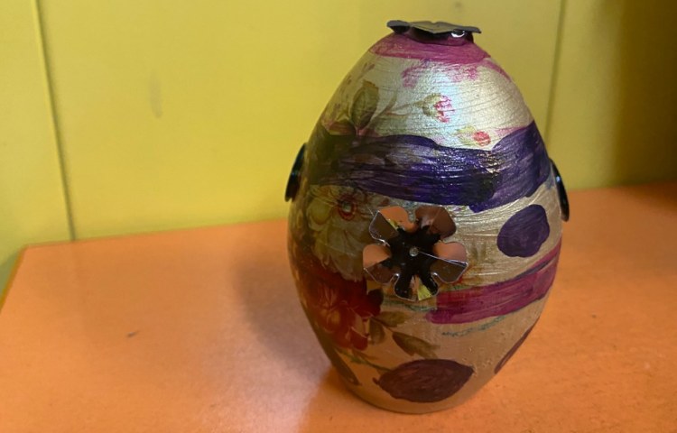 :هنر و خلاقیت، زیبا نویسی و رنگ آمیزی روی تخم مرغ 8