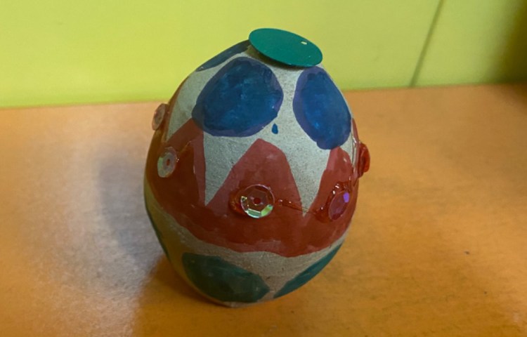 :هنر و خلاقیت، زیبا نویسی و رنگ آمیزی روی تخم مرغ 9