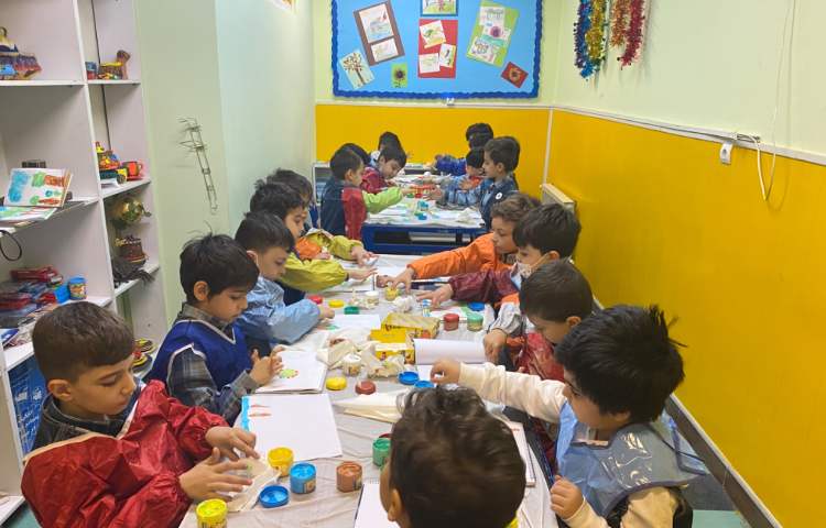 :هنر و خلاقیت، نقاشی درخت بهاری با رنگ انگشتی 10