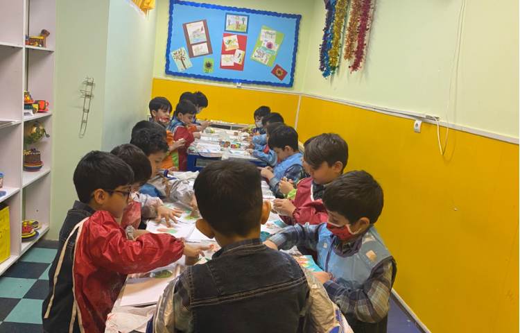 :هنر و خلاقیت، نقاشی درخت بهاری با رنگ انگشتی 12