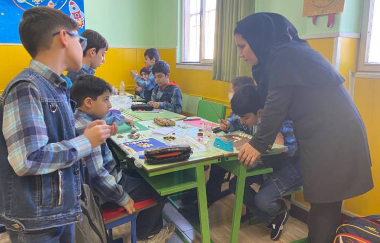 :هنر و خلاقیت، کار تابلو سنگی، کلاس زمین 5