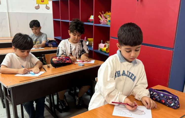 هنر - کشیدن نقاشی دایناسور با دست 1