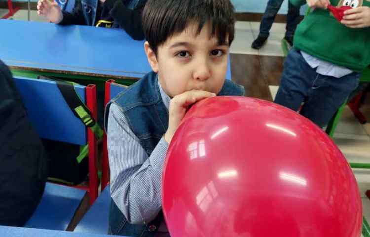 هوا و تخلیه ی هوای ریه هامون در بادکنک 1