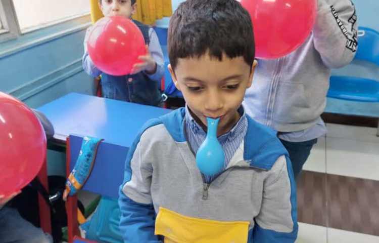 هوا و تخلیه ی هوای ریه هامون در بادکنک 2