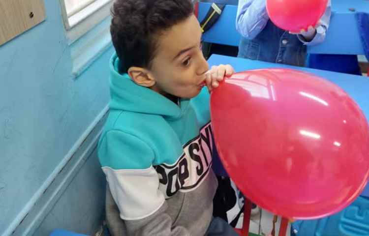 هوا و تخلیه ی هوای ریه هامون در بادکنک 4