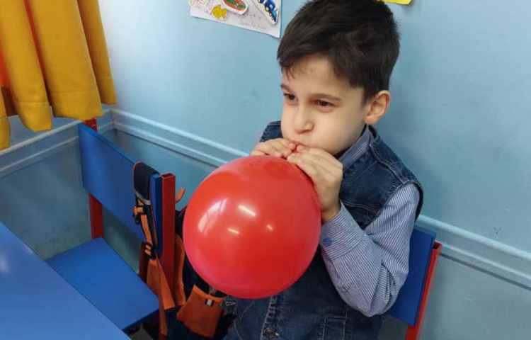 هوا و تخلیه ی هوای ریه هامون در بادکنک 5