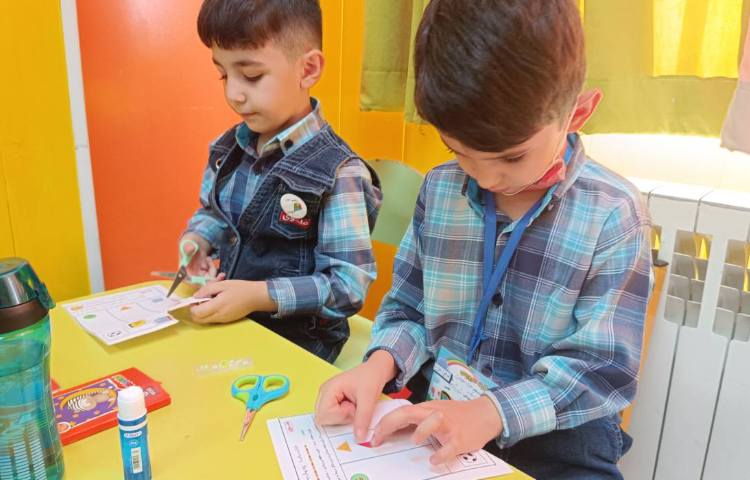 :هوش و خلاقیت با موضوع کاربرگ اشکال و دست ورزی 1