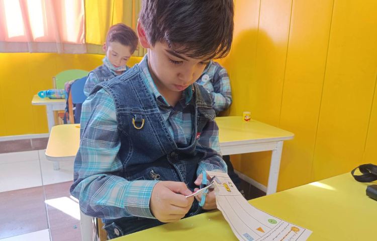 :هوش و خلاقیت با موضوع کاربرگ اشکال و دست ورزی 2