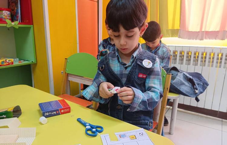 :هوش و خلاقیت با موضوع کاربرگ اشکال و دست ورزی 3