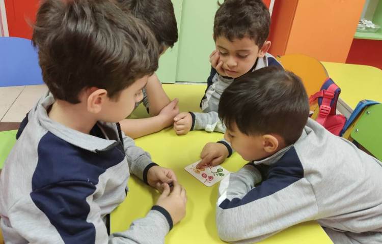 هوش و خلاقیت کارت بازی گروهی 3