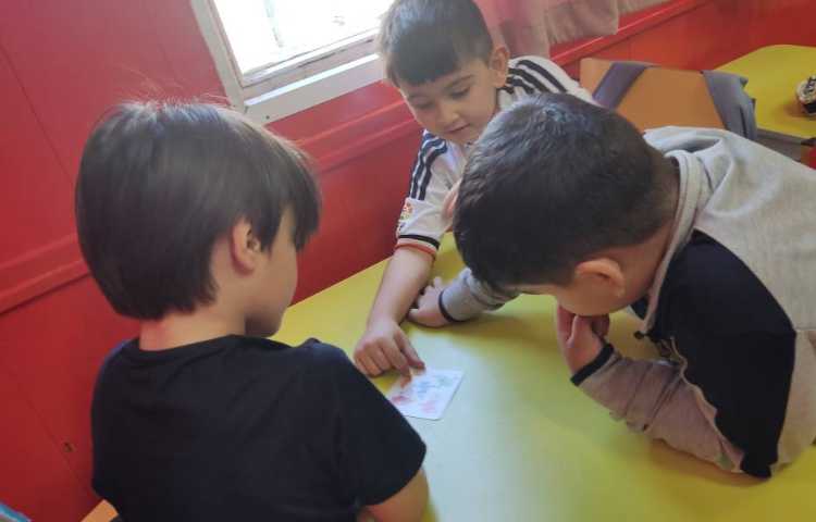 هوش و خلاقیت کارت بازی گروهی