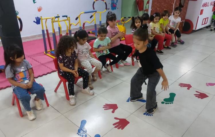 ورزش:نرمش و بازی 1