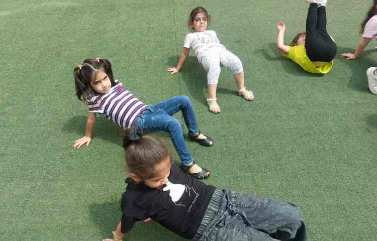 ورزش:نرمش و بازی 4