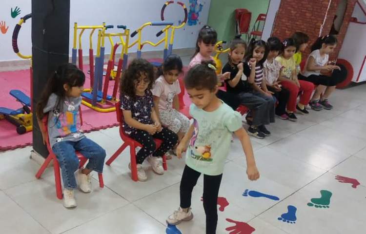 ورزش:نرمش و بازی 8