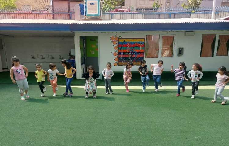 ورزش: نرمش و (بازی توپ و مانع) 2