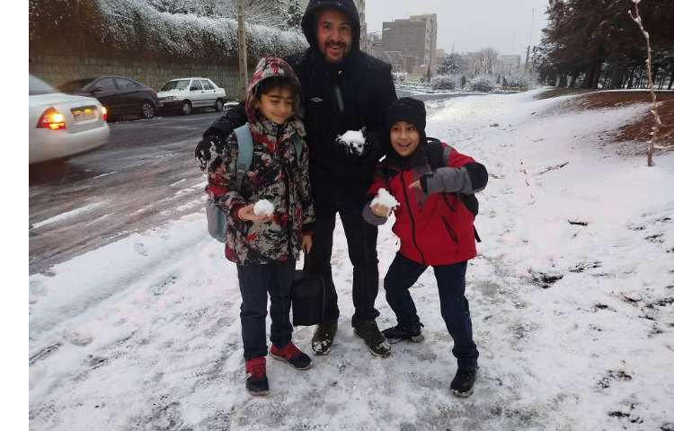 ورود دانش آموزان در یک روز برفی 2