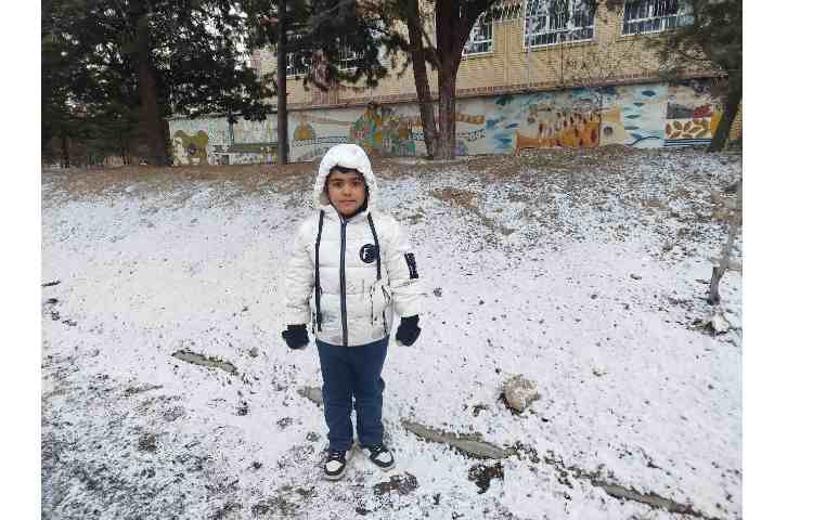 ورود دانش آموزان در یک روز برفی 3